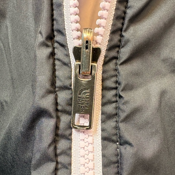 Girls The North Face Reversible Lavender Puffer Coat - Picture 12 of 13